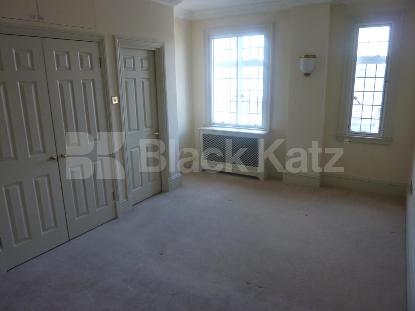 			NEW INSTRUCTION!, 2 Bedroom, 1 bath, 1 reception Flat			 Baker Street, BAKER STREET